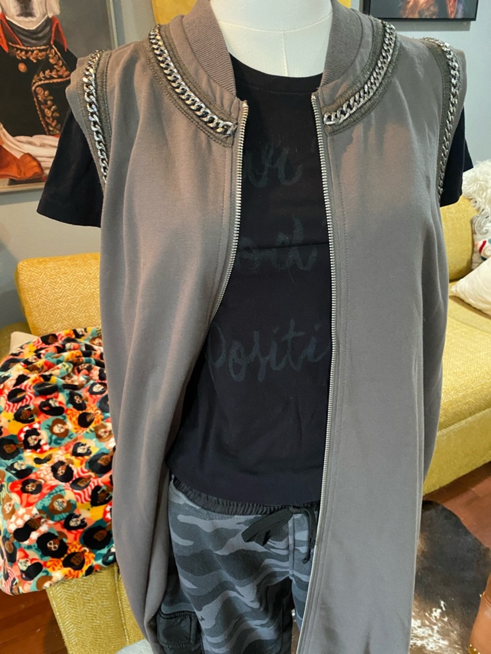 Sleeveless Chain-Trim Long Vest Jacket - Gray - Picture 7 of 7